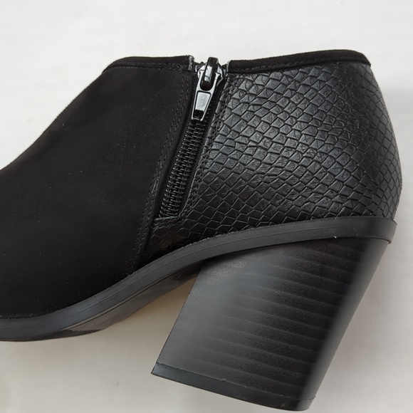 Just Fab Faux Snakeskin Faux Suede Side Cut Out Ankle Booties 7 Black - Picture 9 of 16